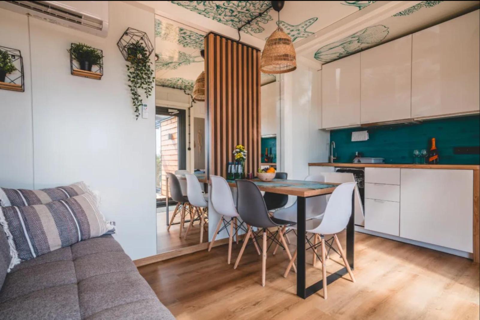 Rresort Holiday Homes Ревал Екстериор снимка
